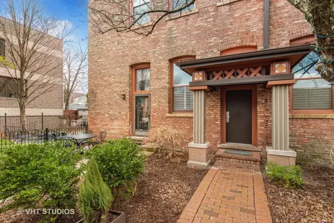 1709 W Terra Cotta Pl #C, Chicago, IL 60614