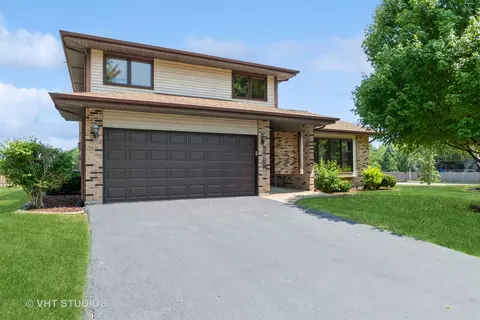 3795 Fairmont Ct, Aurora, IL 60504