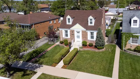 4137 Grove Ave, Brookfield, IL 60513