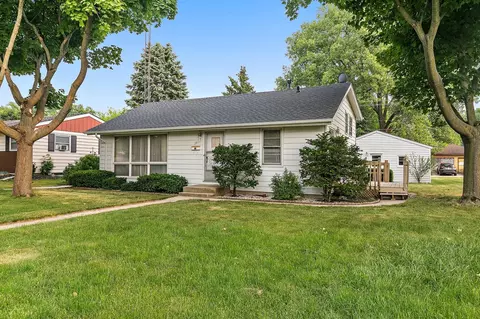 181 Terry Ct, Woodstock, IL 60098