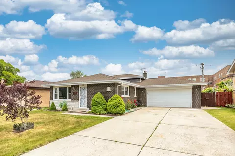 8109 S Octavia Ave, Bridgeview, IL 60455 photo 1