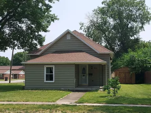 611 N Court St, Tuscola, IL 61953