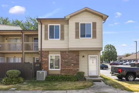 31 Fernwood Dr #31D, Bolingbrook, IL 60440