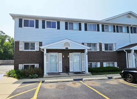 551 W Park Ave #F, Libertyville, IL 60048