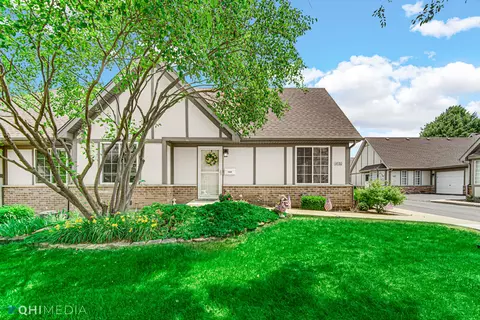 1680 Willow Circle Dr, Crest Hill, IL 60403