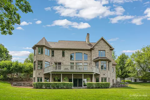 16118 Hill Grove Ct, Wadsworth, IL 60083