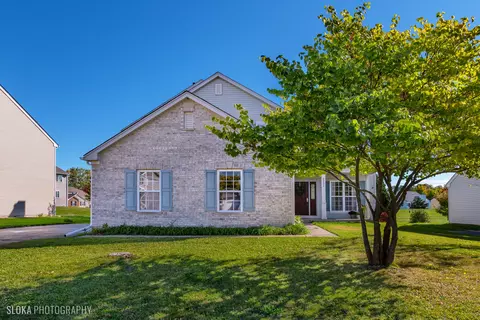2208 Serenity Ln, Woodstock, IL 60098