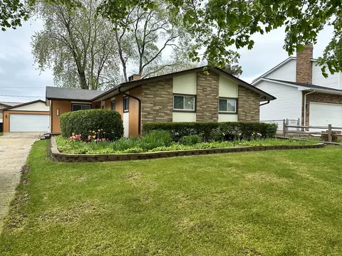 2241 Yeoman St, Waukegan, IL 60087