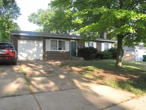 115 Woodcrest Cir, Streamwood, IL 60107
