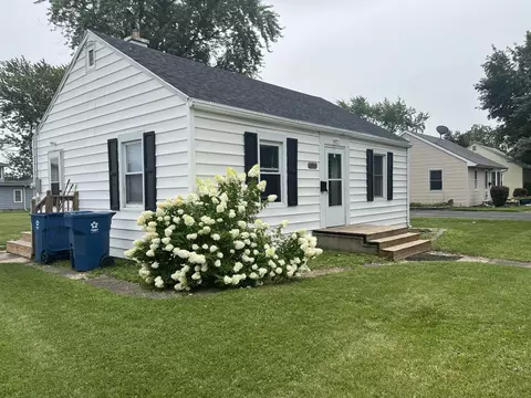 1904 Wilcox St, Crest Hill, IL 60403