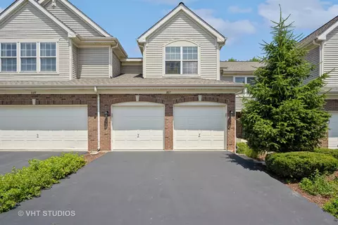 807 Mckenzie Station Dr, Lisle, IL 60532
