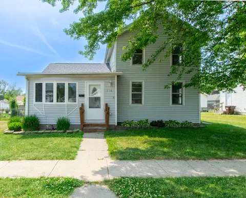 116 S 10th St, Rochelle, IL 61068