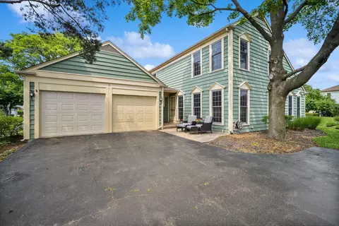 3 The Court Of Charlwood, Northbrook, IL 60062