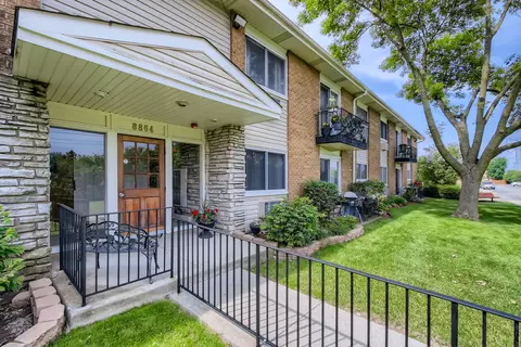 8864 Northshore Dr #2B, Des Plaines, IL 60016