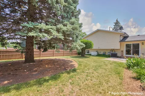 1706 E Grand Ave, Lindenhurst, IL 60046 photo 16