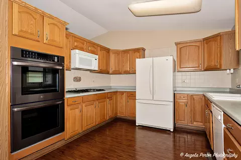 1706 E Grand Ave, Lindenhurst, IL 60046 photo 6