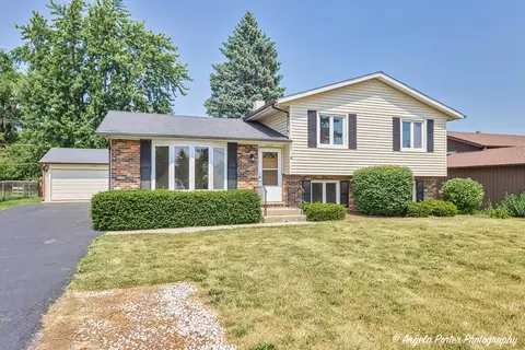 1706 E Grand Ave, Lindenhurst, IL 60046 photo 2