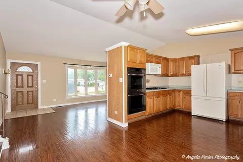 1706 E Grand Ave, Lindenhurst, IL 60046 photo 5