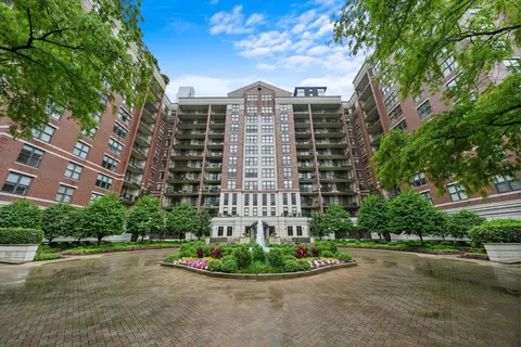 55 W Delaware Pl #217, Chicago, IL 60610