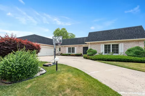 6504 N Sauganash Ave, Lincolnwood, IL 60712