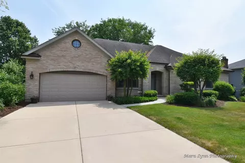 618 Tuggles Ct, Batavia, IL 60510