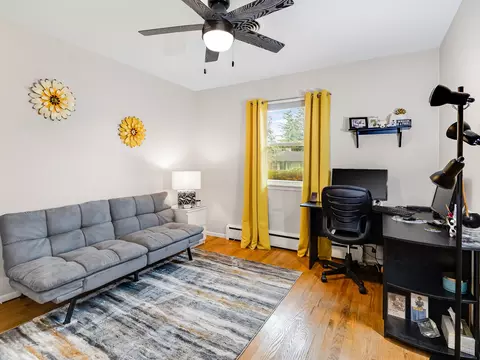568 E 2nd St, Lockport, IL 60441 photo 8