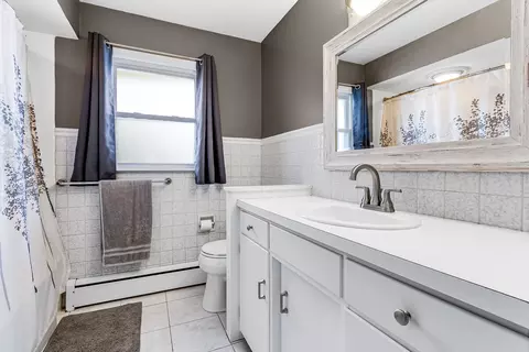 568 E 2nd St, Lockport, IL 60441 photo 9
