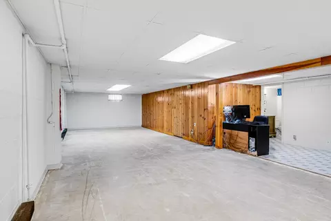 568 E 2nd St, Lockport, IL 60441 photo 10