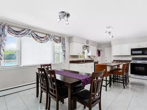 568 E 2nd St, Lockport, IL 60441 photo 5