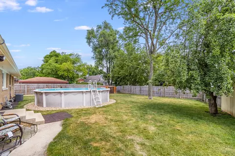 568 E 2nd St, Lockport, IL 60441 photo 14