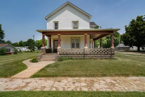 300 W Exchange St, Danvers, IL 61732 photo 2