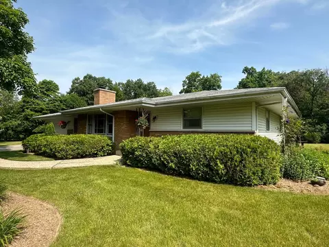 1190 Woodview Dr, Libertyville, IL 60048