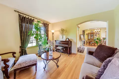 1117 S Elmhurst Rd, Wheeling, IL 60090 photo 3