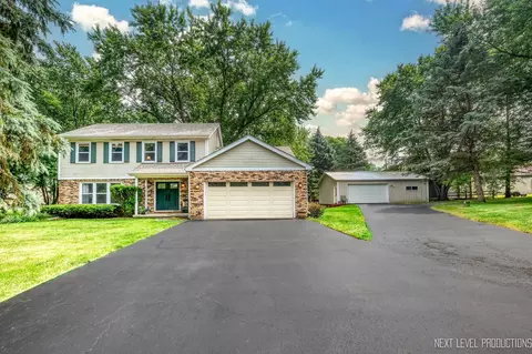 43 W101 Whirlaway Dr, Elburn, IL 60119