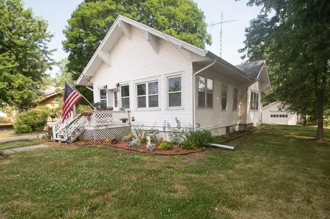 222 W Division St, Amboy, IL 61310