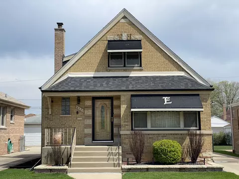 8229 S Whipple St, Chicago, IL 60652