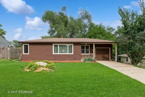 1318 Monroe St, Lake In The Hills, IL 60156