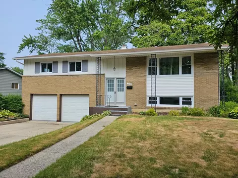 235 N Rohlwing Rd, Palatine, IL 60074