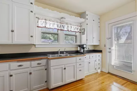404 E 2nd St, Lockport, IL 60441 photo 9