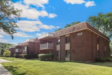 432 N Wilke Rd #203, Palatine, IL 60074