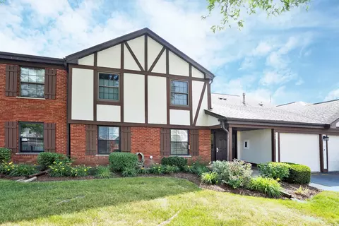 323 Woodbury Ct #D1, Schaumburg, IL 60193
