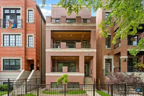 2840 N Racine Ave #2, Chicago, IL 60657