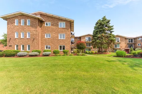 9048 W 140th St #2A, Orland Park, IL 60462