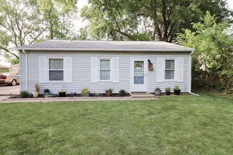 906 E Fairview Dr, Tuscola, IL 61953