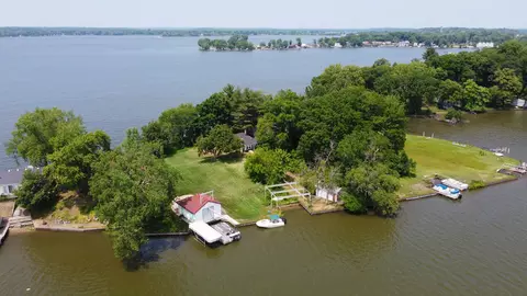 35540 N Cedar Is, Fox Lake, IL 60020