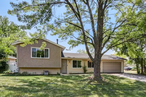 5365 Fonda Ln, Hanover Park, IL 60133