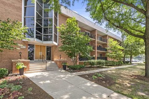 1060 N Mill St #210, Naperville, IL 60563