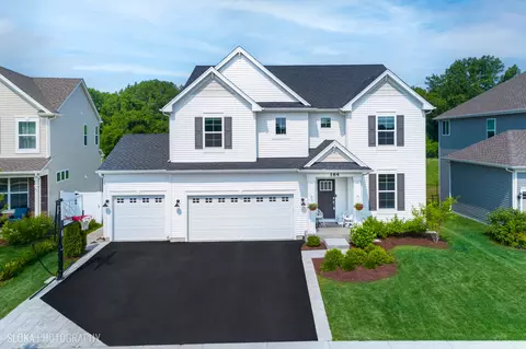 164 Barry Rd, South Elgin, IL 60177