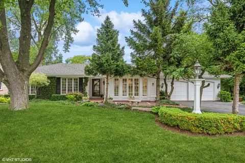 1224 Ridgewood Dr, Northbrook, IL 60062
