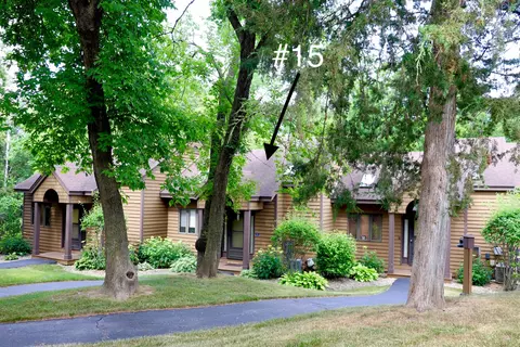 15 Creekwood Ln #15, Galena, IL 61036